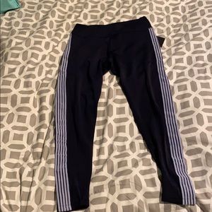 Super cute navy blue leggings w baby blue stripes